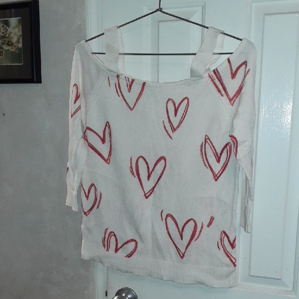 New York & Company White Boatnwck Sweater with Red Heart Design, Sz S